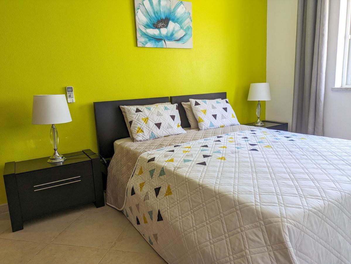 Two Bedroom Apartment - 110M2, Ac, Terrace, Wi-Fi Lagos Extérieur photo