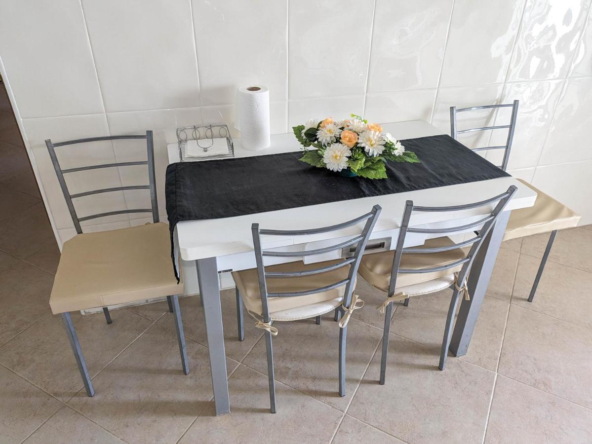Two Bedroom Apartment - 110M2, Ac, Terrace, Wi-Fi Lagos Extérieur photo