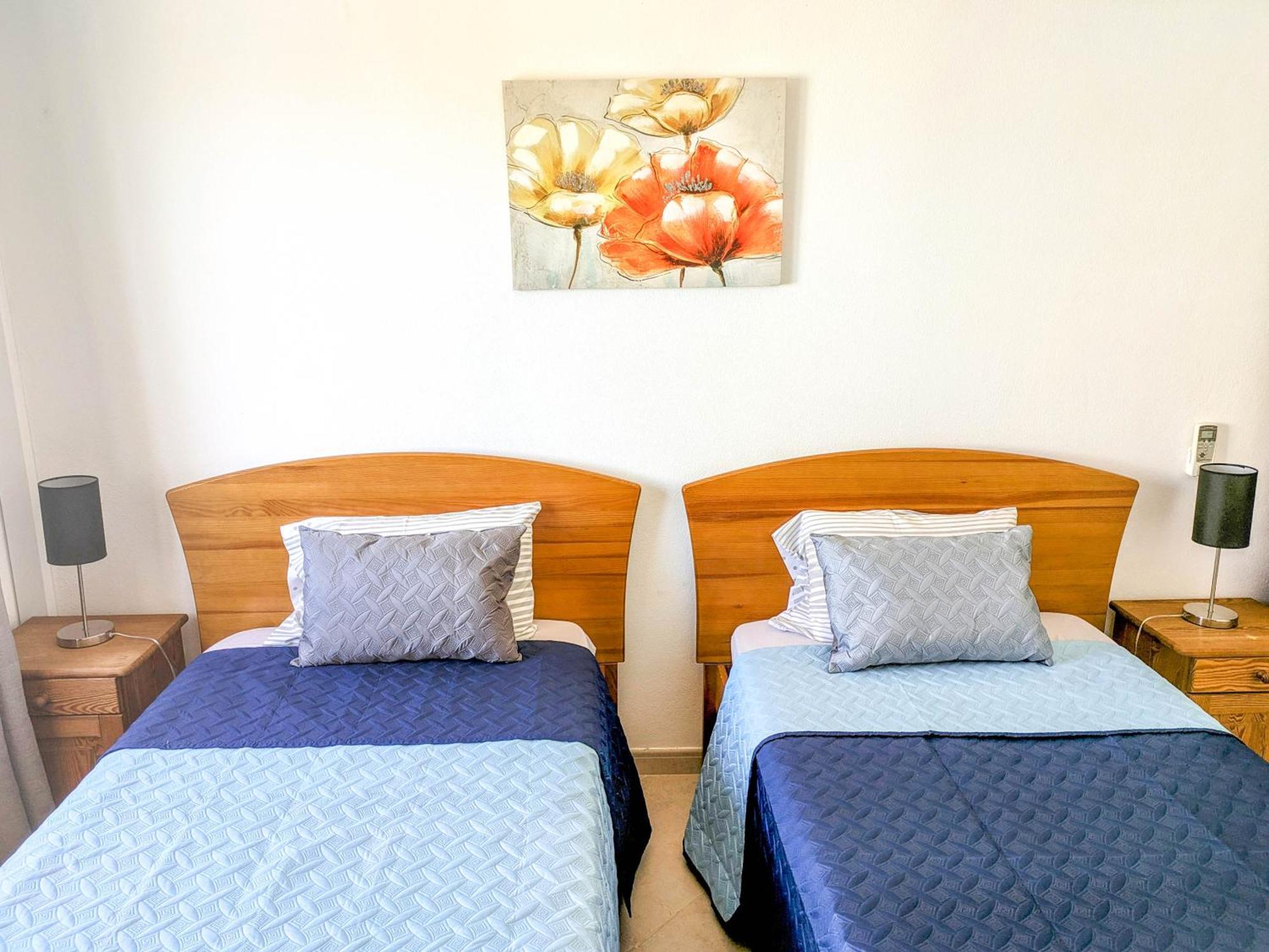 Two Bedroom Apartment - 110M2, Ac, Terrace, Wi-Fi Lagos Extérieur photo