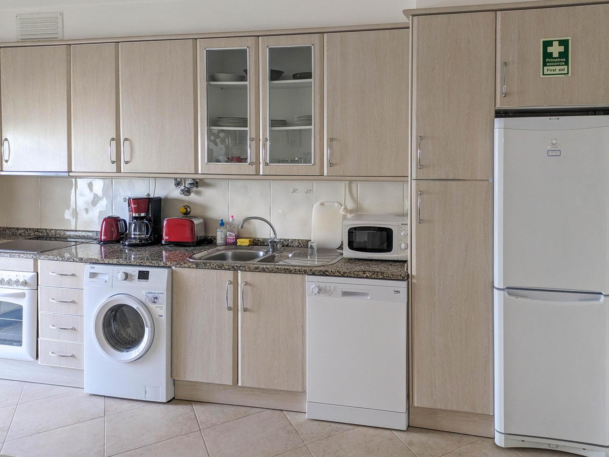 Two Bedroom Apartment - 110M2, Ac, Terrace, Wi-Fi Lagos Extérieur photo