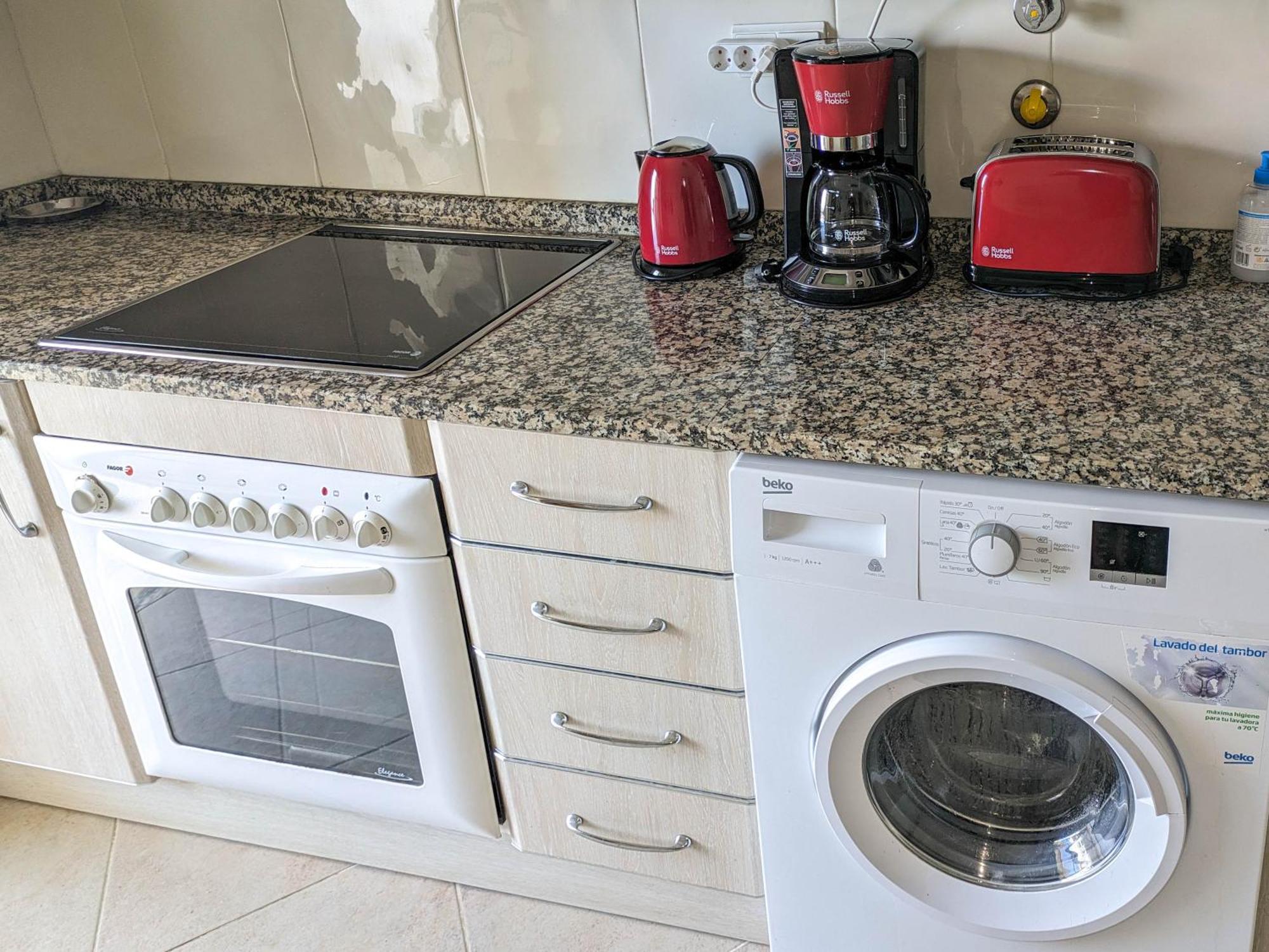 Two Bedroom Apartment - 110M2, Ac, Terrace, Wi-Fi Lagos Extérieur photo