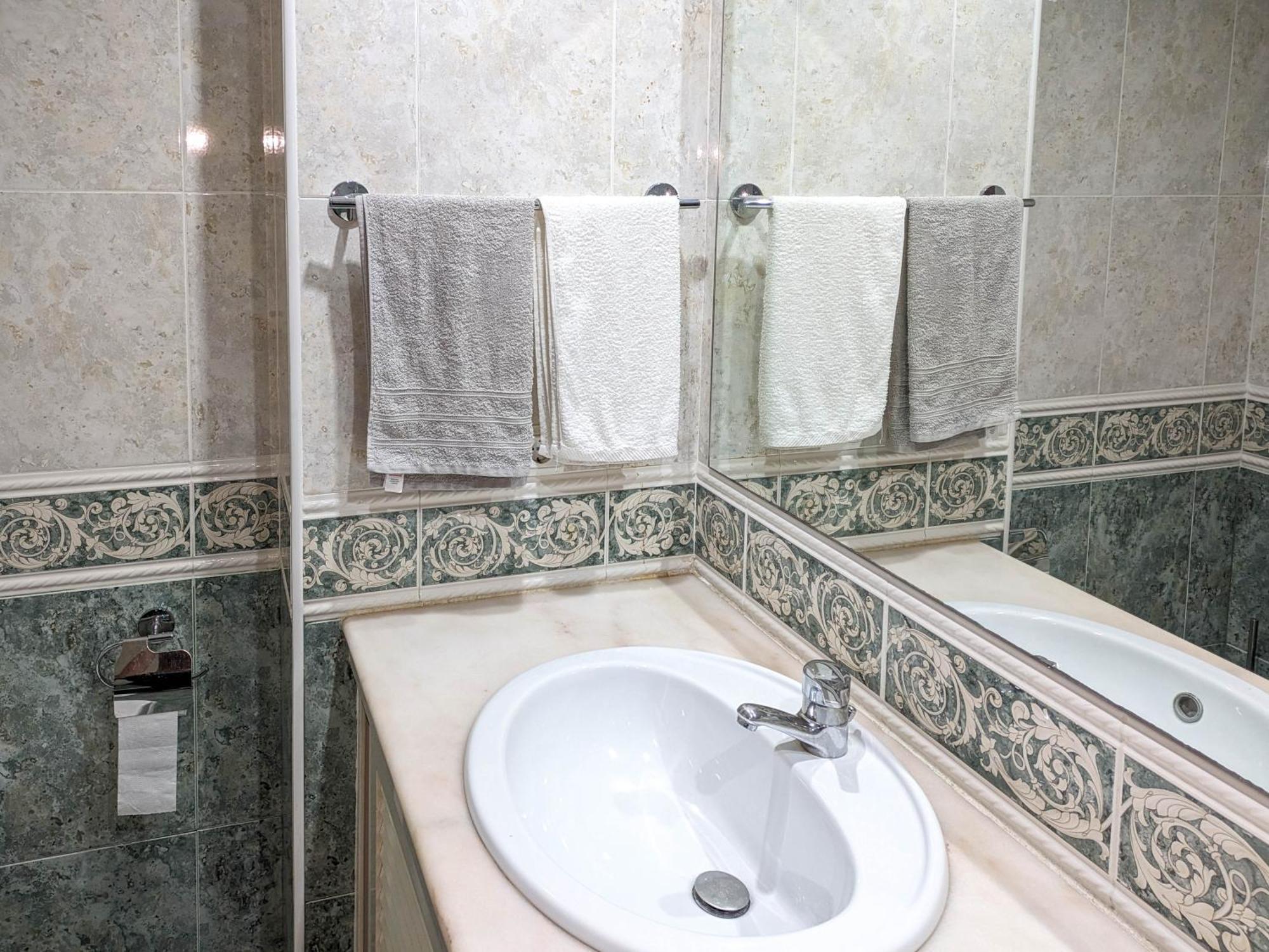 Two Bedroom Apartment - 110M2, Ac, Terrace, Wi-Fi Lagos Extérieur photo